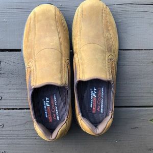 LEATHER SKETCHERS “COMFORT FIT” SLIP ON SHOES